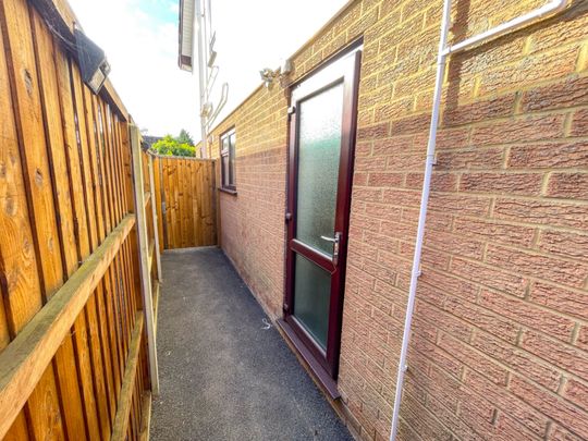 1 Bedroom Flat To Rent in Talbot Village - £730 pcm Tenancy Info - Photo 1
