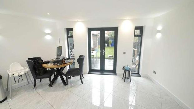 Nash Close, Hatfield, AL9 - Photo 1