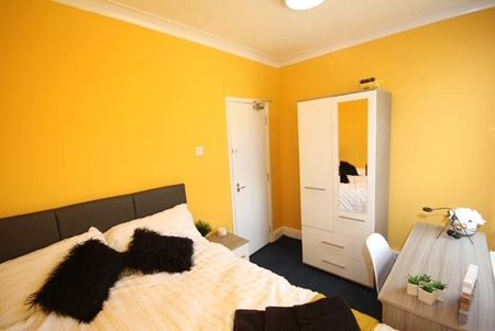 1 bedroom in a house share to rent - Photo 2