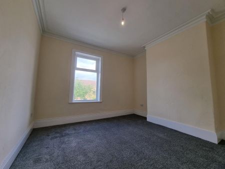 3 bedroom flat to rent - Photo 3
