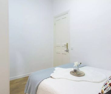 Room in a shared 9-bedroom apartment for rent in Jerónimos - Foto 3