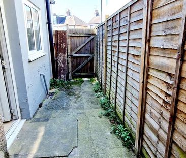 1 bedroom flat to rent - Photo 6