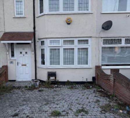 4 bedroom semi-detached house to rent - Photo 1