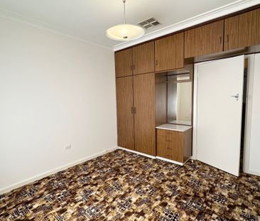 NORTH GRIFFITH LOCATION - Photo 4