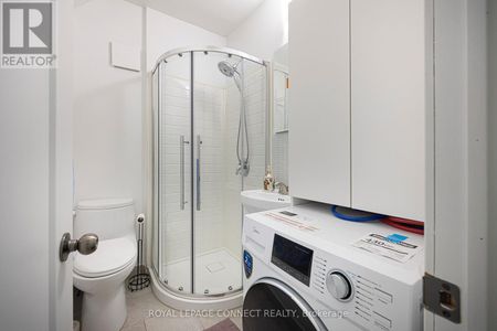 #Main - 246 Niagara Street – Toronto C01, Ontario - Photo 4
