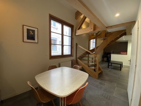 T3 MEUBLE - PLACE DE LA CROIX-ROUSSE - Photo 3