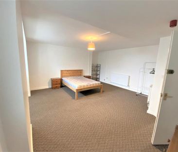 3 bedroom flat to rent - Photo 6