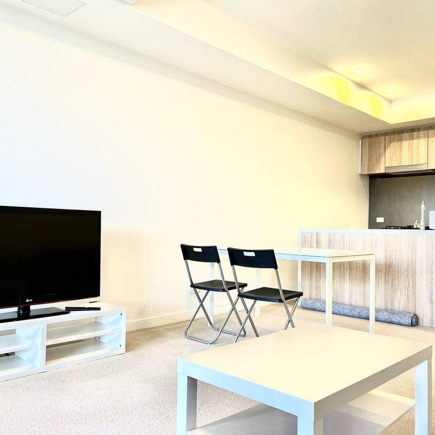 Modern Furnished 2 Bed Apt in PRIME LOCATION OF ZETLAND - Photo 1