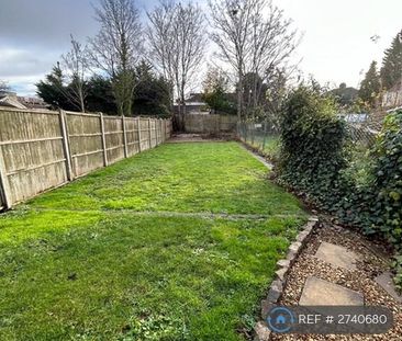 4 bedroom end of terrace house to rent - Photo 2