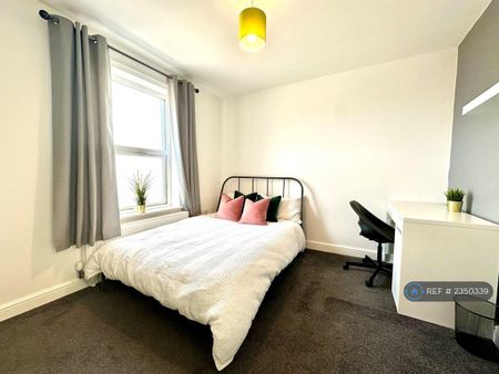3 bedroom terraced house to rent - Photo 5