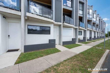 Three bedroom townhouse with Casey Market Town at your doorstep! - Photo 3