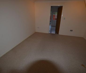 2 bedroom end of terrace house to rent - Photo 5