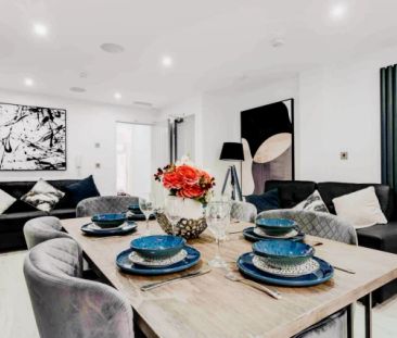 6 Beds 4 Baths - Photo 4