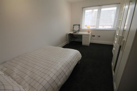 Huntsmoor House, Spital Tongues - Photo 5