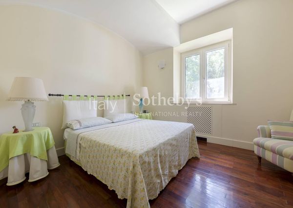 Villa con piscina e parco privato all’Olgiata