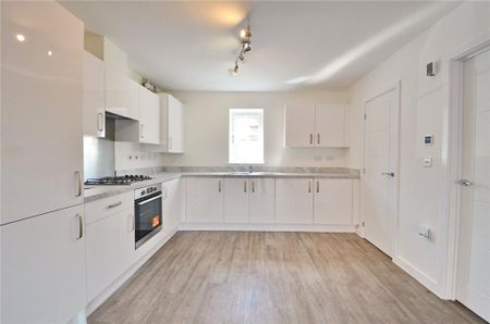 4 bedroom end of terrace house to rent - Photo 4