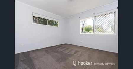 Family-Friendly Comfort with Large Backyard & Renovated Interiors - Photo 5