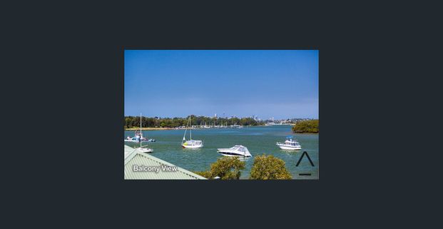 Spectacular Water Views in a Prestigious Location - Photo 1