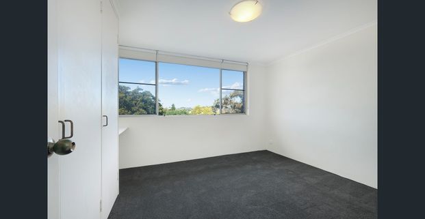 Centrally Located 2 Bedroom Apartment - Photo 1