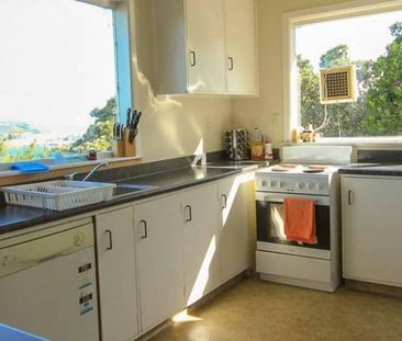 Charming 4BR Hataitai Haven w/ Balcony - Photo 2