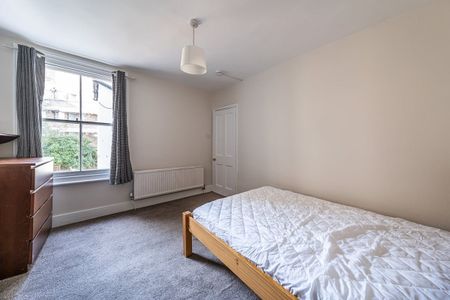 3 bedroom flat to rent - Photo 5