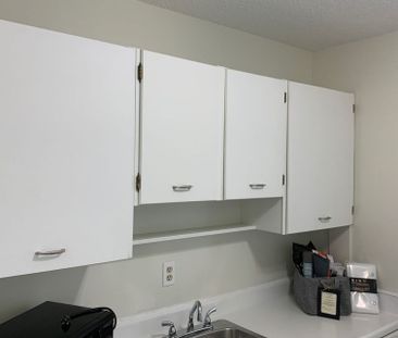 2 BDRM/1 BATH - 630 8TH ST E - Available DEC 1 - Photo 3