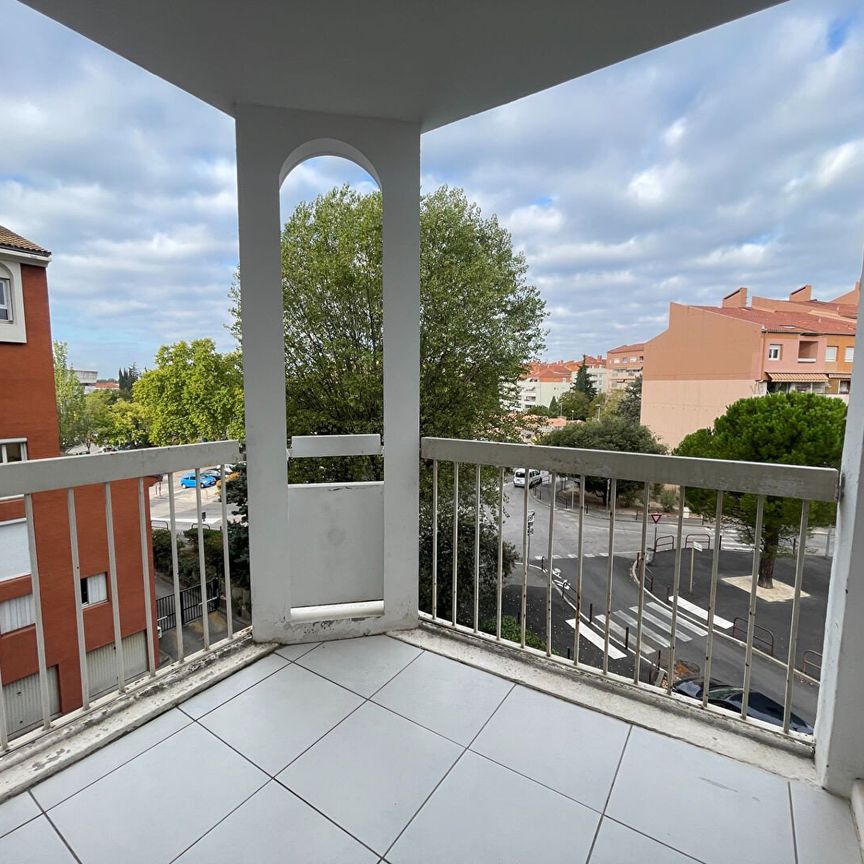 AIX EN PROVENCE - A LOUER - BEAU T3 MEUBLE AVEC BALCON - Photo 1