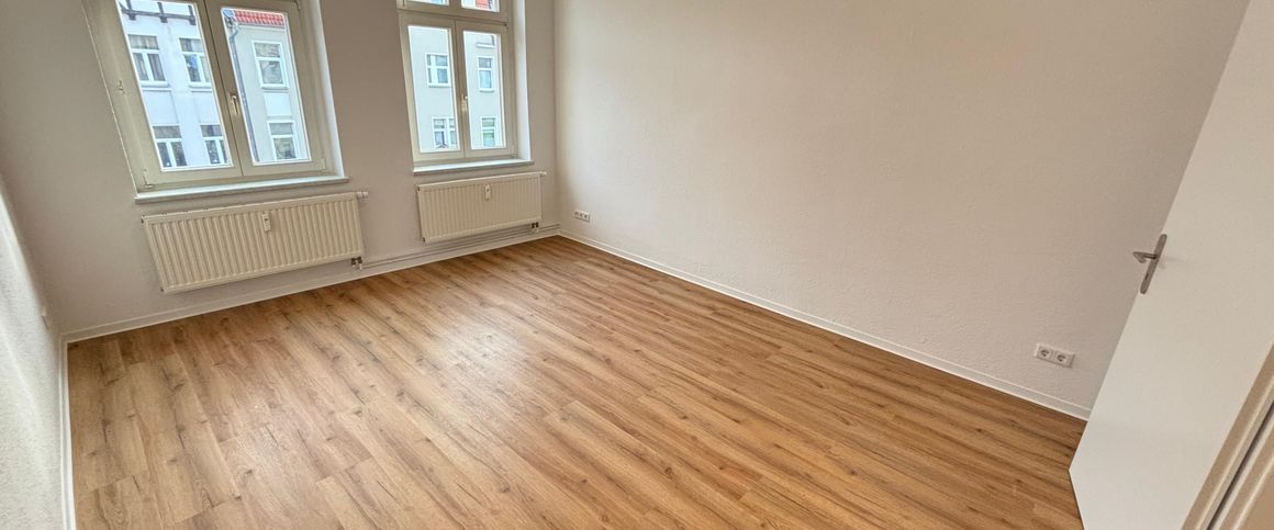 Attraktive 2-Raum-Wohnung mit Einbauküche - Foto 1