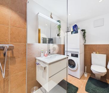 HISTORICAL AMBIANCE MEETS MODERN - Photo 3