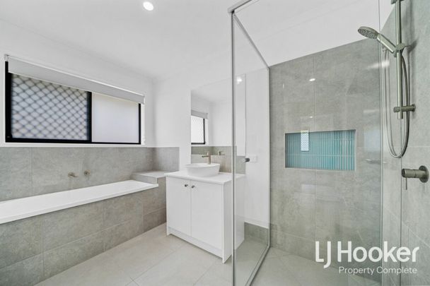 Brand New Family Home - 2 x Living Zones - Great Yard Space - Photo 1