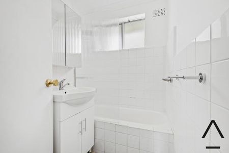 Sunny, Light and Bright 2 Bedroom Apartment - Photo 5