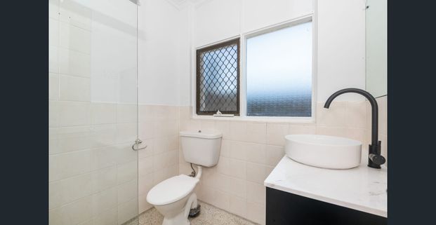 Find location: where coastal access meets everyday convenience - Photo 1