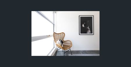 Stylish 3-Bedroom Townhouse with Rooftop Terrace in Prime Location - Photo 3