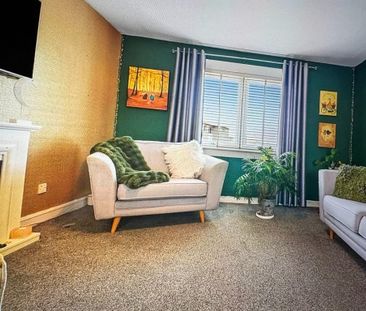 3 bedroom flat to rent - Photo 3