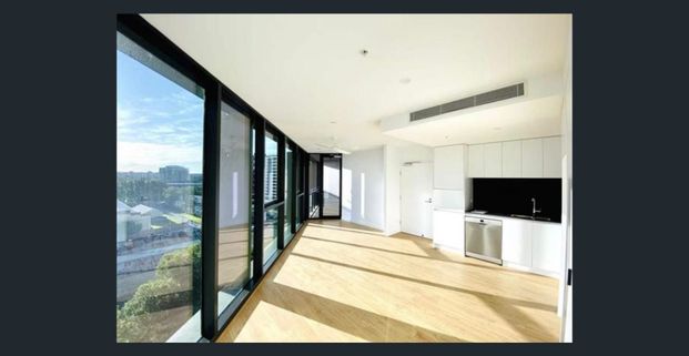 Stylish Unit and Luxurious Living in South Brisbane - Photo 1