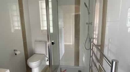 Bright and Sunny - Photo 5