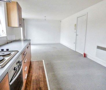 2 bed apartment to rent in NE8 - Photo 1