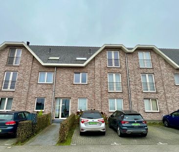 Ruim appartement met 2 slaapkamers, terras én autostaanplaats! - Photo 4