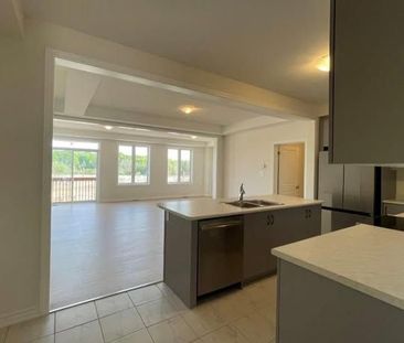 For Lease - 47 Kenneth Rogers Crescent, East Gwillimbury, Ontario - Photo 3