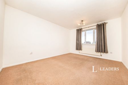 4 bedroom house to rent Kentwell Close, Rushmere St. Andrew, Ipswich, Suffolk, IP4 - Photo 2