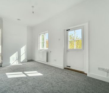 Meadrow, Godalming, Surrey, GU7 - Photo 2