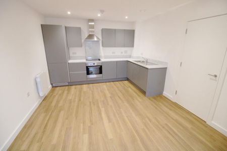 2 bedroom Flat To Let Total Size: 710 SQ FT - Photo 4