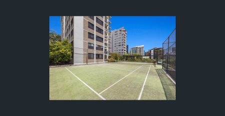 TWO BEDROOM GROUND FLOOR INNER CITY APARTMENT - Photo 3