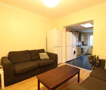 6 bedroom semi-detached house to rent - Photo 1