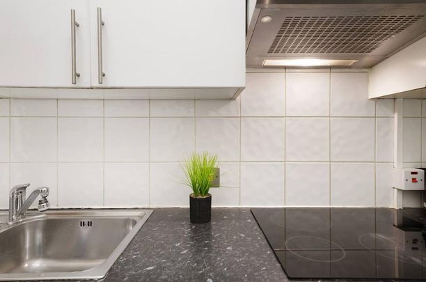 1 bedroom in a house share to rent - Photo 1