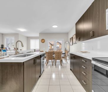 For Lease - 126 Blackwell Crescent, Bradford West Gwillimbury, Ontario - Photo 3