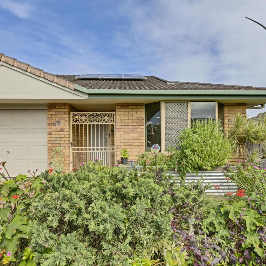 Spacious & Stylish 2-Bedroom Unit in the Heart of Maroochydore - Photo 1
