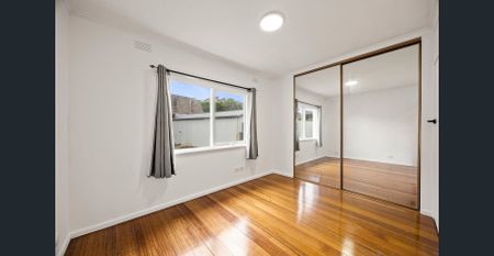Freshly Painted, Spacious & Stylish Family Home in Prime Location - Photo 4