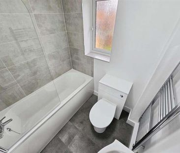 Aintree Drive, Rushden, NN10 - Photo 2