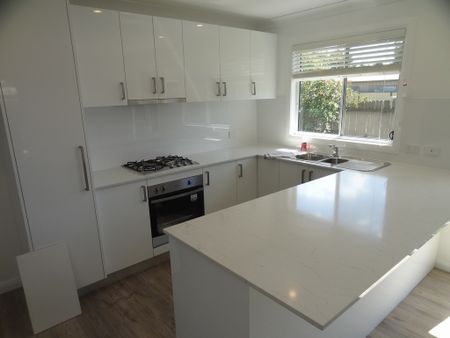 MODERN LIVING - Photo 2